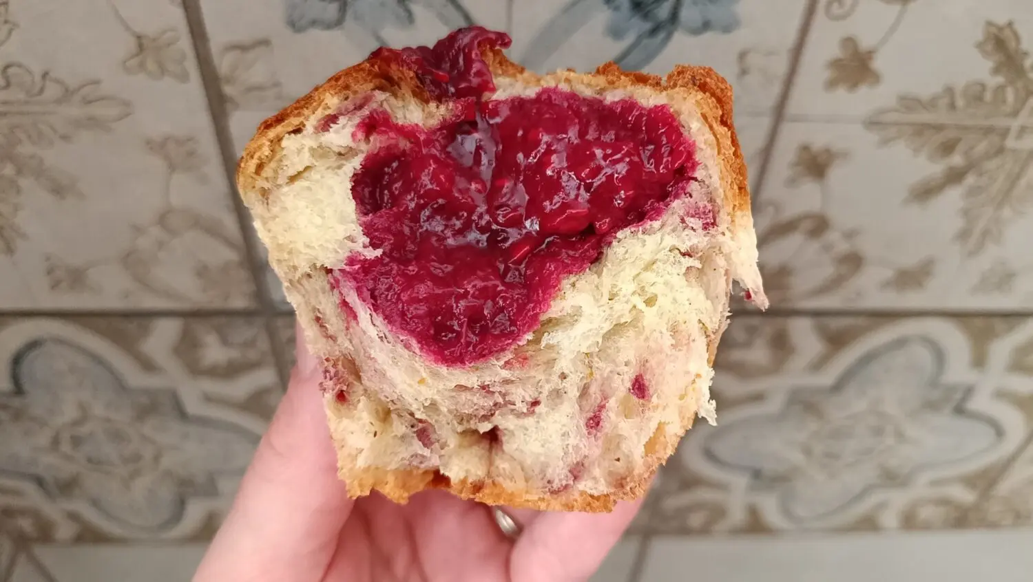 Pisztáciás erdei gyümölcsös brioche 1771109258555