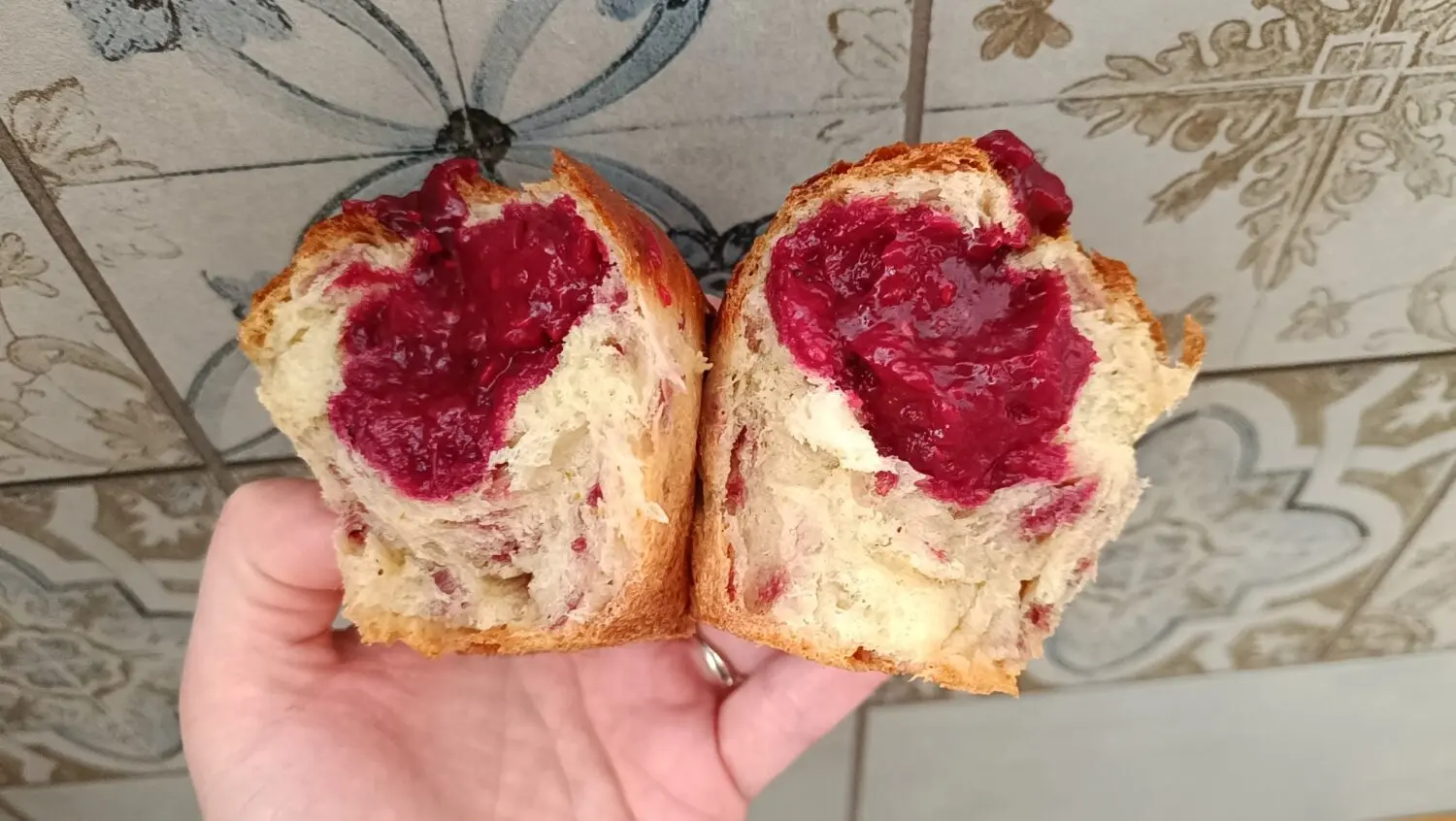 Pisztáciás erdei gyümölcsös brioche 1771109258606